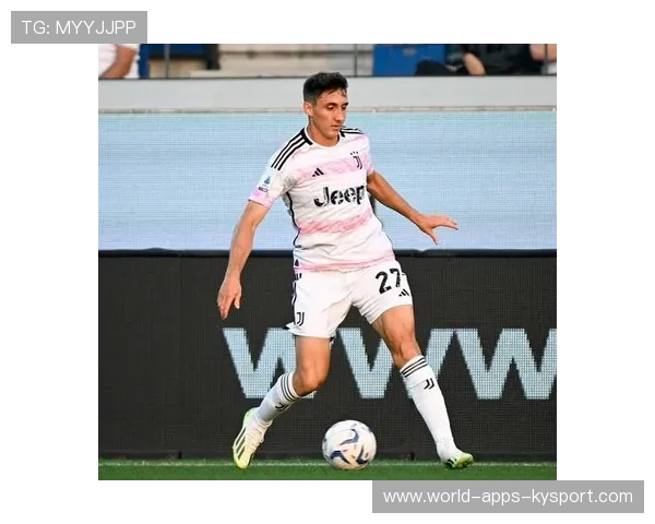 尤文守门员轮换：球队练习门将快速发球与后场启动